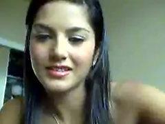 Perverted solo babe Sunny Leone fucks her slit on a web camera