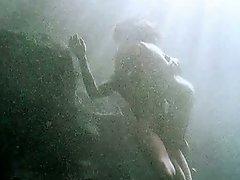 Sexy Juliette Lewis Shows It All In a Bonerific Underwater Sex Scene