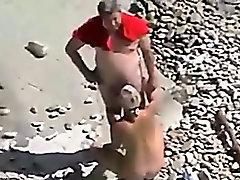 Amateur couple on the beach spyvideo
