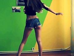 Bulgarian girl sexy dance 