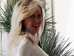 Julia ann is an experienced milf who knows how its done